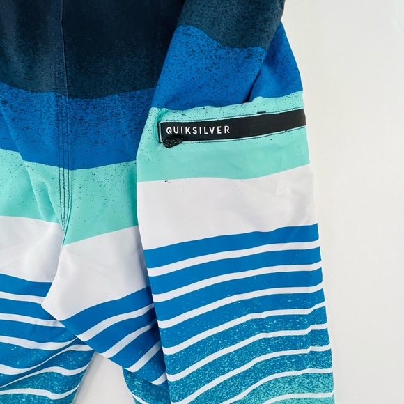 QUIKSILVER MENS SZ 34 BLUE STRIPED SURFING SWIMMING BOARD SHORTS - Picture 4 of 6